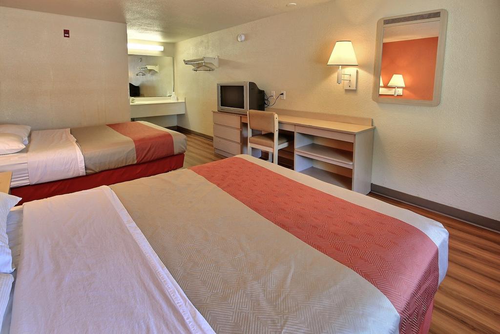 Motel 6-Newport News, Va Екстериор снимка