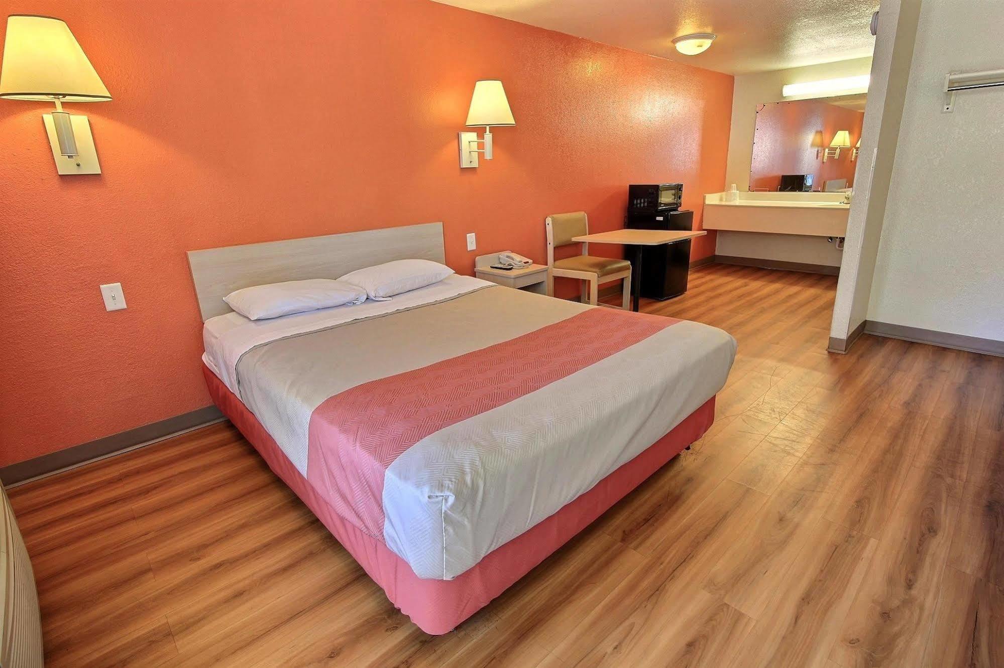 Motel 6-Newport News, Va Екстериор снимка