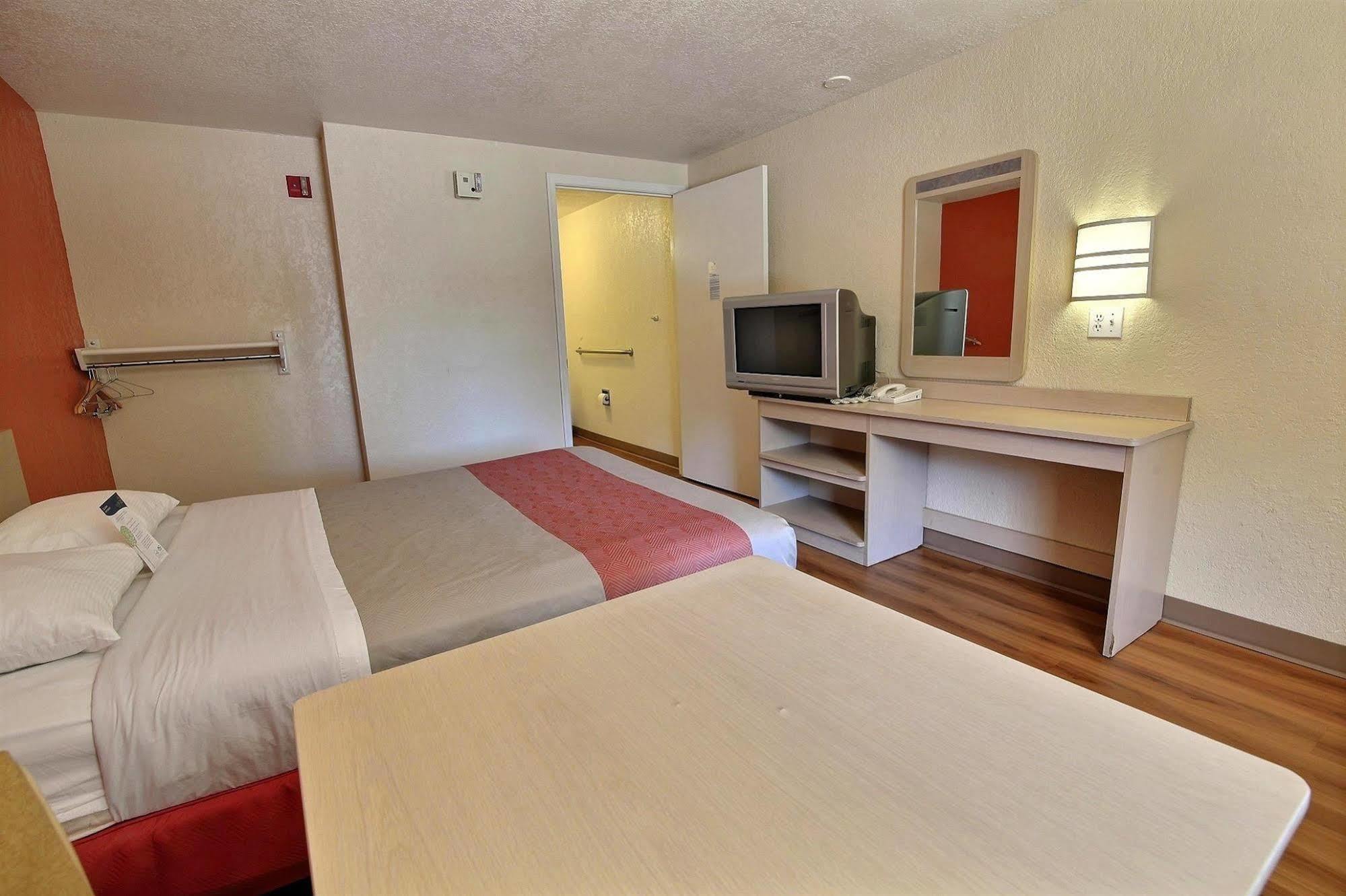 Motel 6-Newport News, Va Екстериор снимка