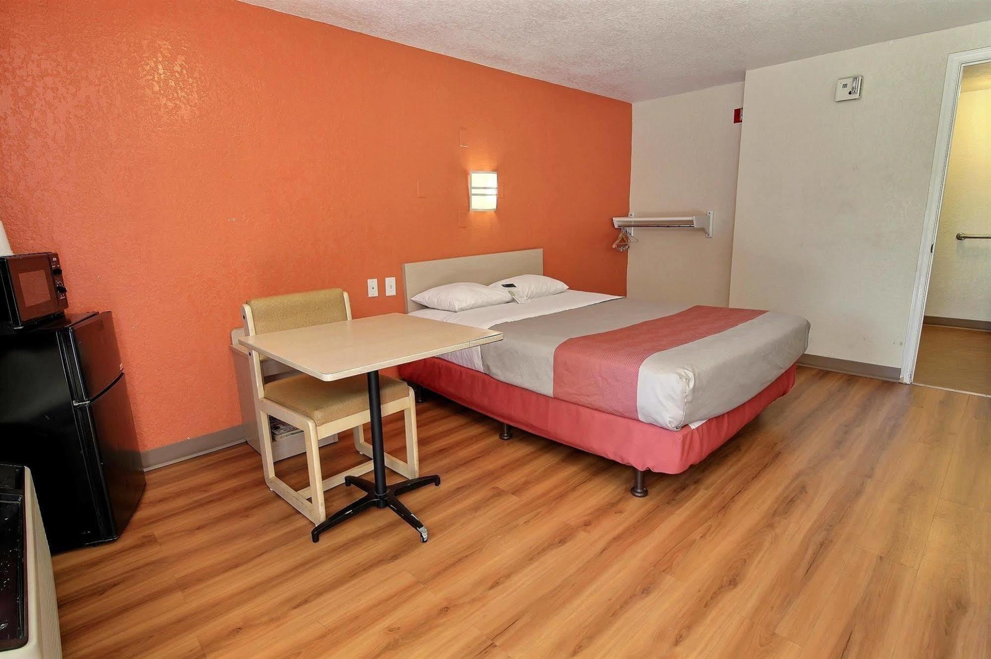 Motel 6-Newport News, Va Екстериор снимка