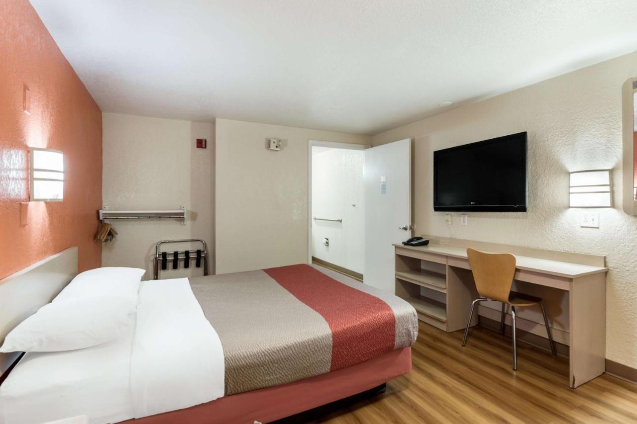 Motel 6-Newport News, Va Екстериор снимка
